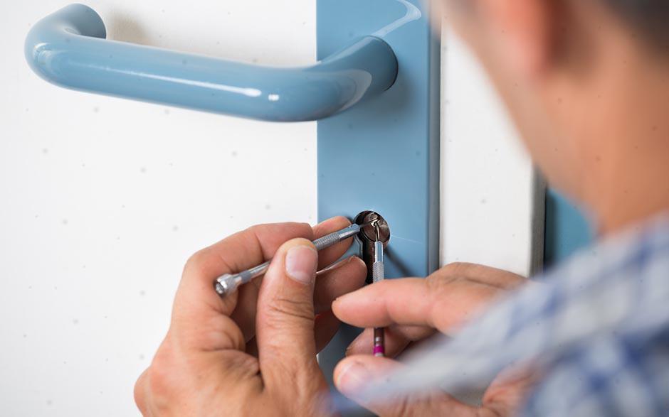  ouvrir une porte sans clé Les Bréviaires