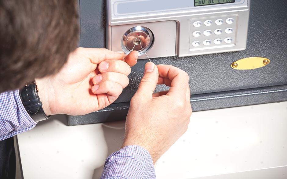  ouvrir une porte sans clé Les Bréviaires